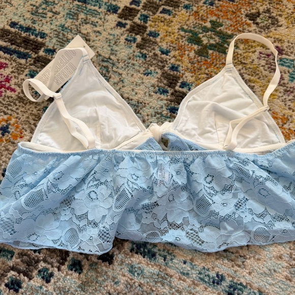 Urban Outfitters out from under crop top - Picture 4 of 7